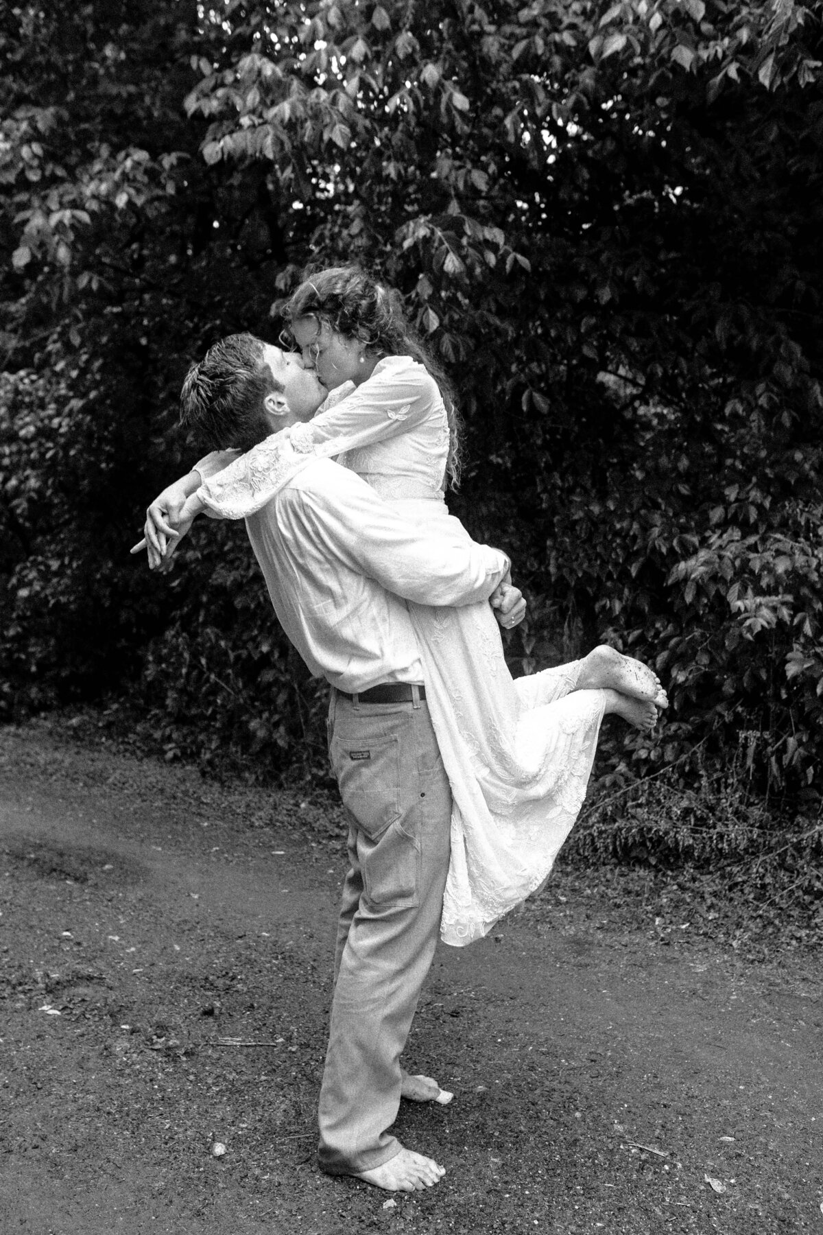 bowenandpoemnicholson_nomadfarms_weddingpreview_winstonsalemNC_destinationweddingphotographer_lainatortoriciphoto-58