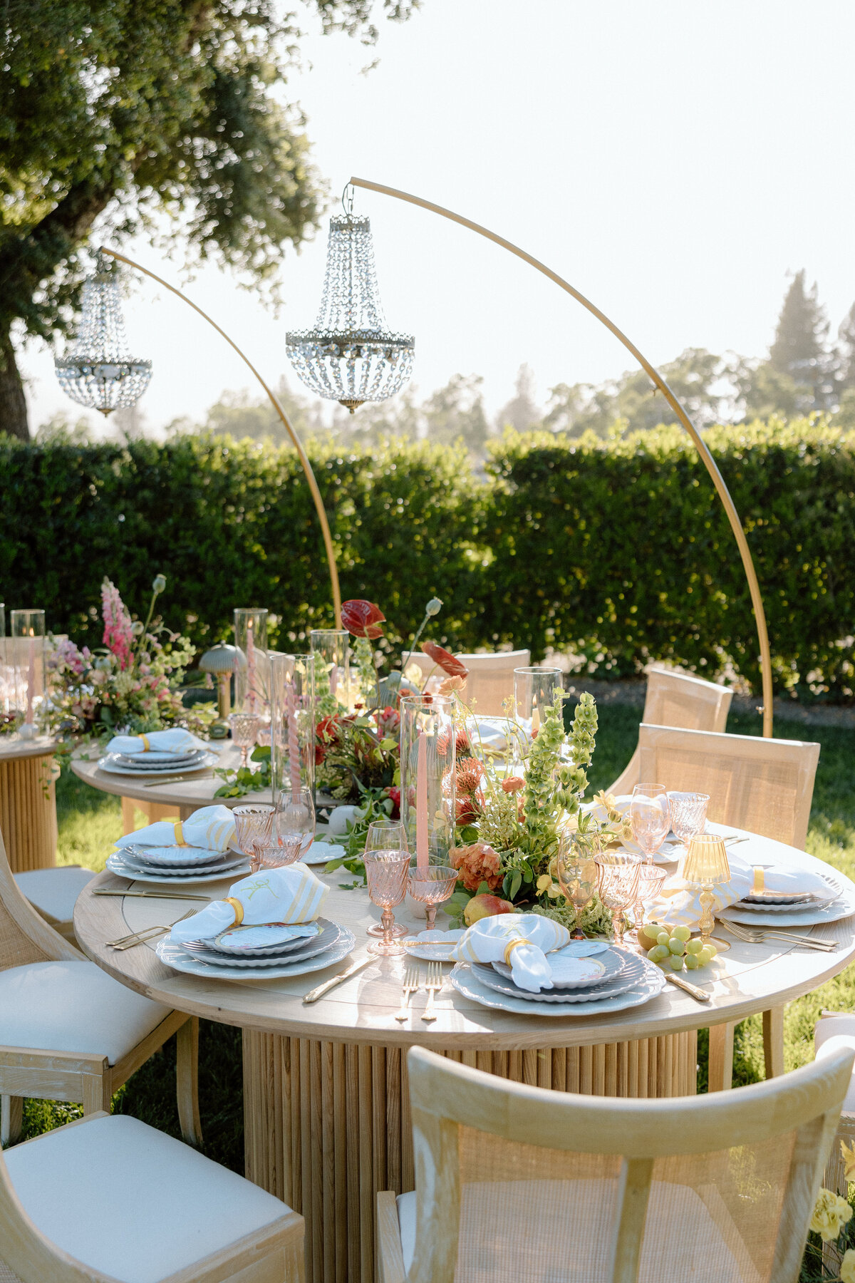 whimsical-tablescape
