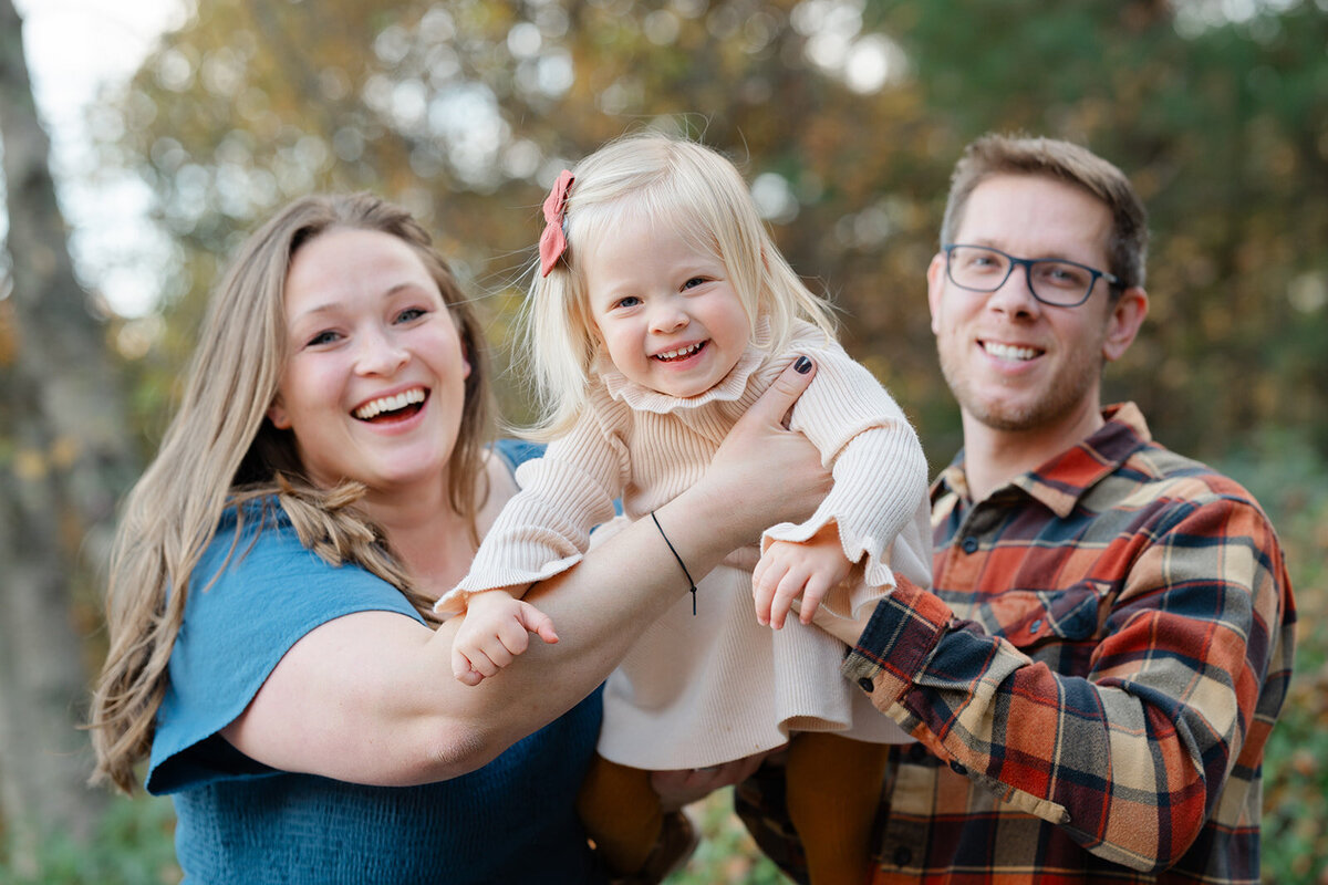 fall-family-swinging-in-air