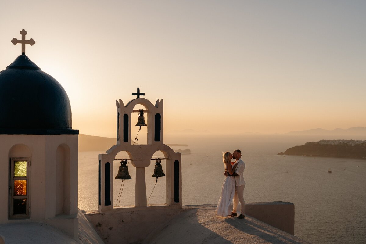 santorini-elopement-lovewilder-1