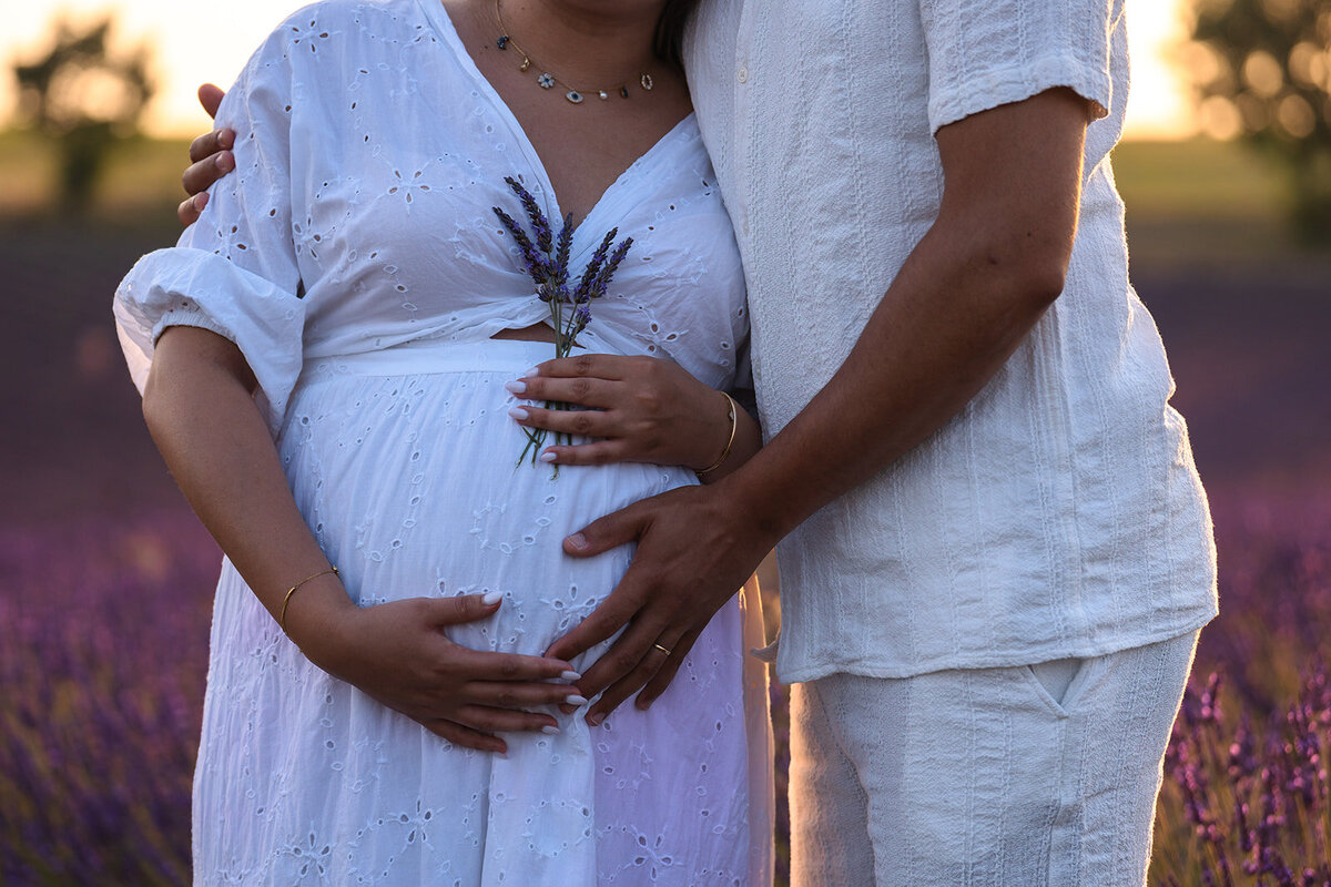 shooting-grossesse-couple-lavandes-provence57
