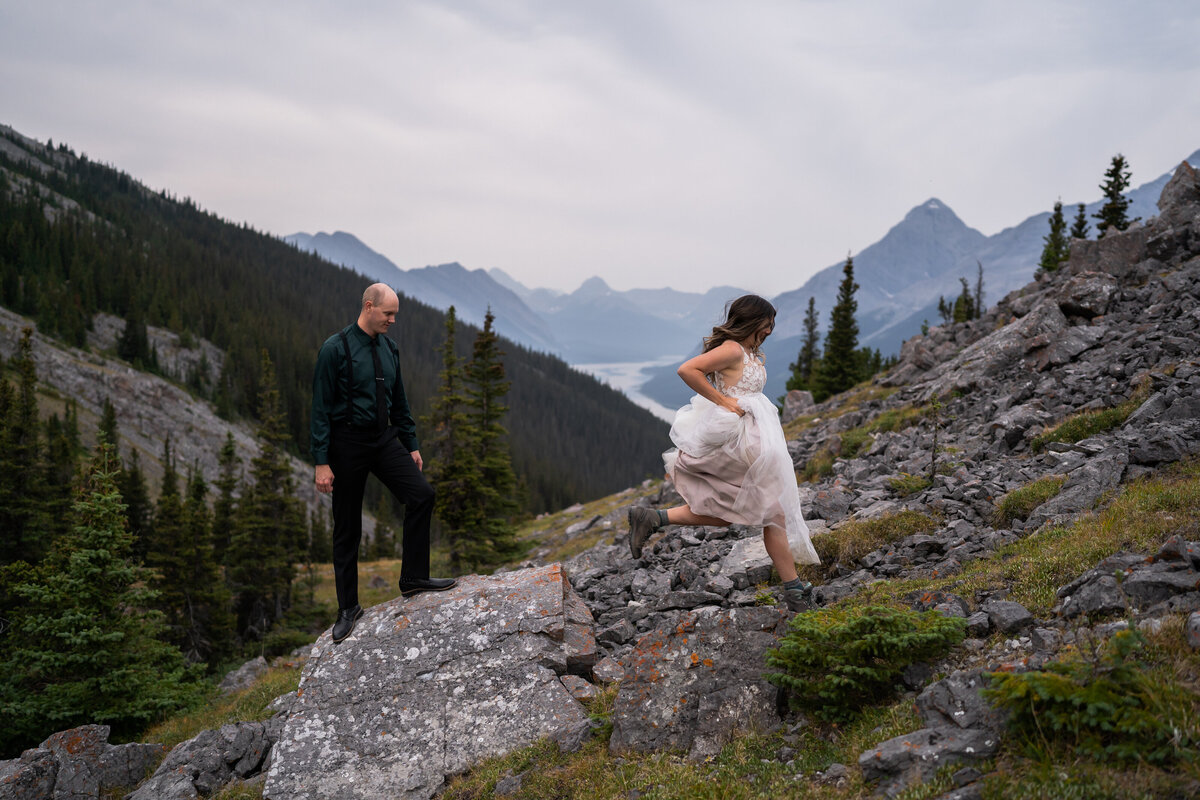 kananaskis-sunrise-hiking-elopement-4