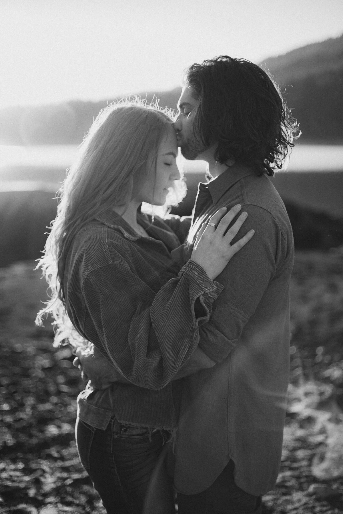 colorado-lake-engagement