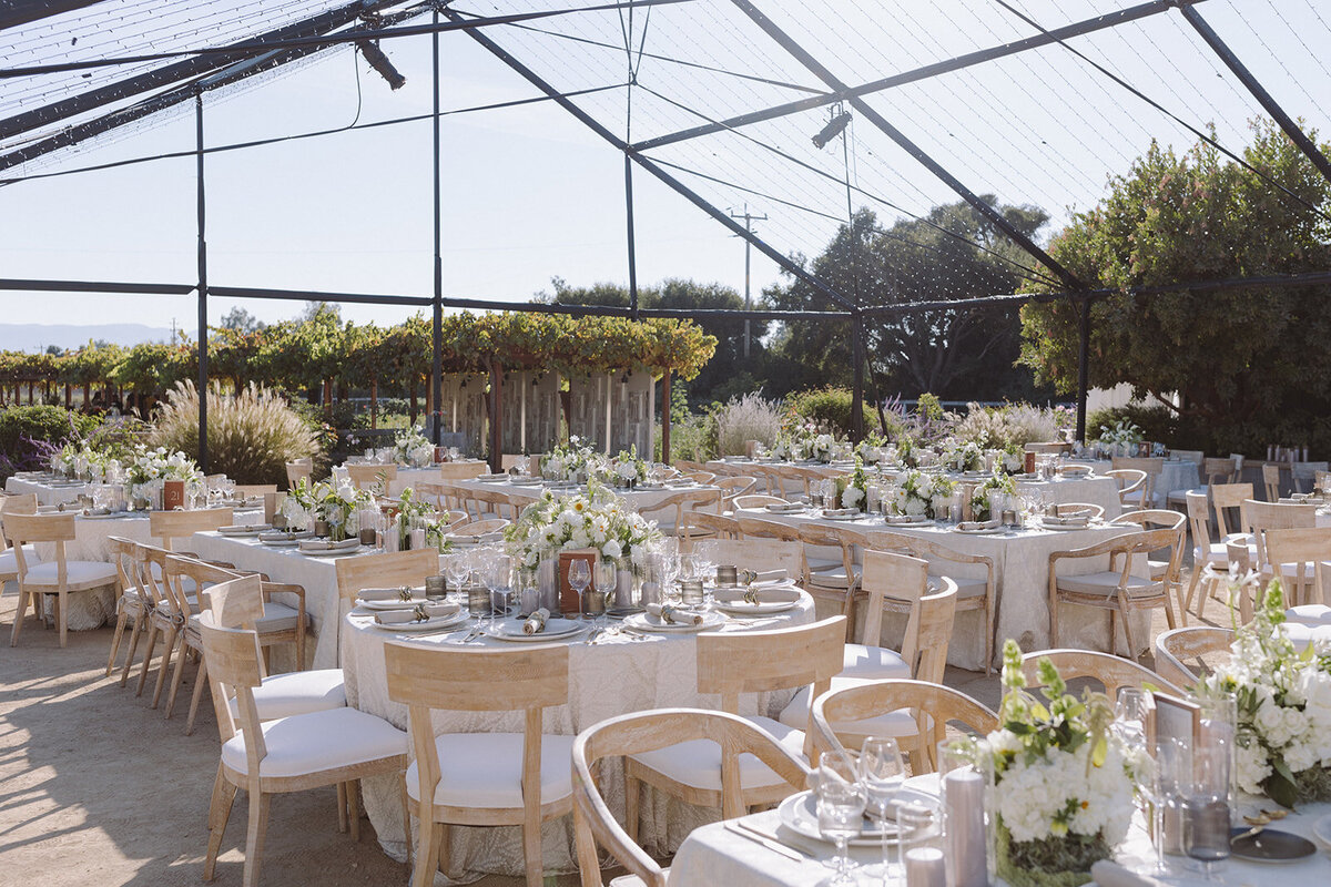 editorial-film-wedding-photographer-based-in-los-angeles-and-new-york-city-wedding-venue-Roblar-Farms-santa-ynez-by-rachel-artime-wedding-photography-9843-2
