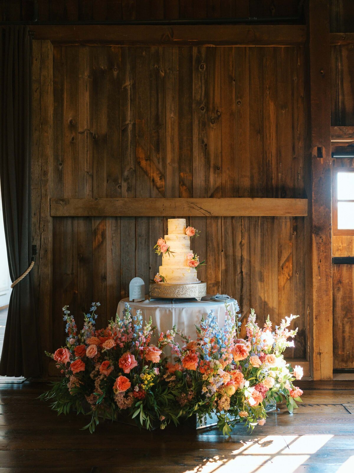 farm-at-eagles-ridge-lancaster-wedding-096