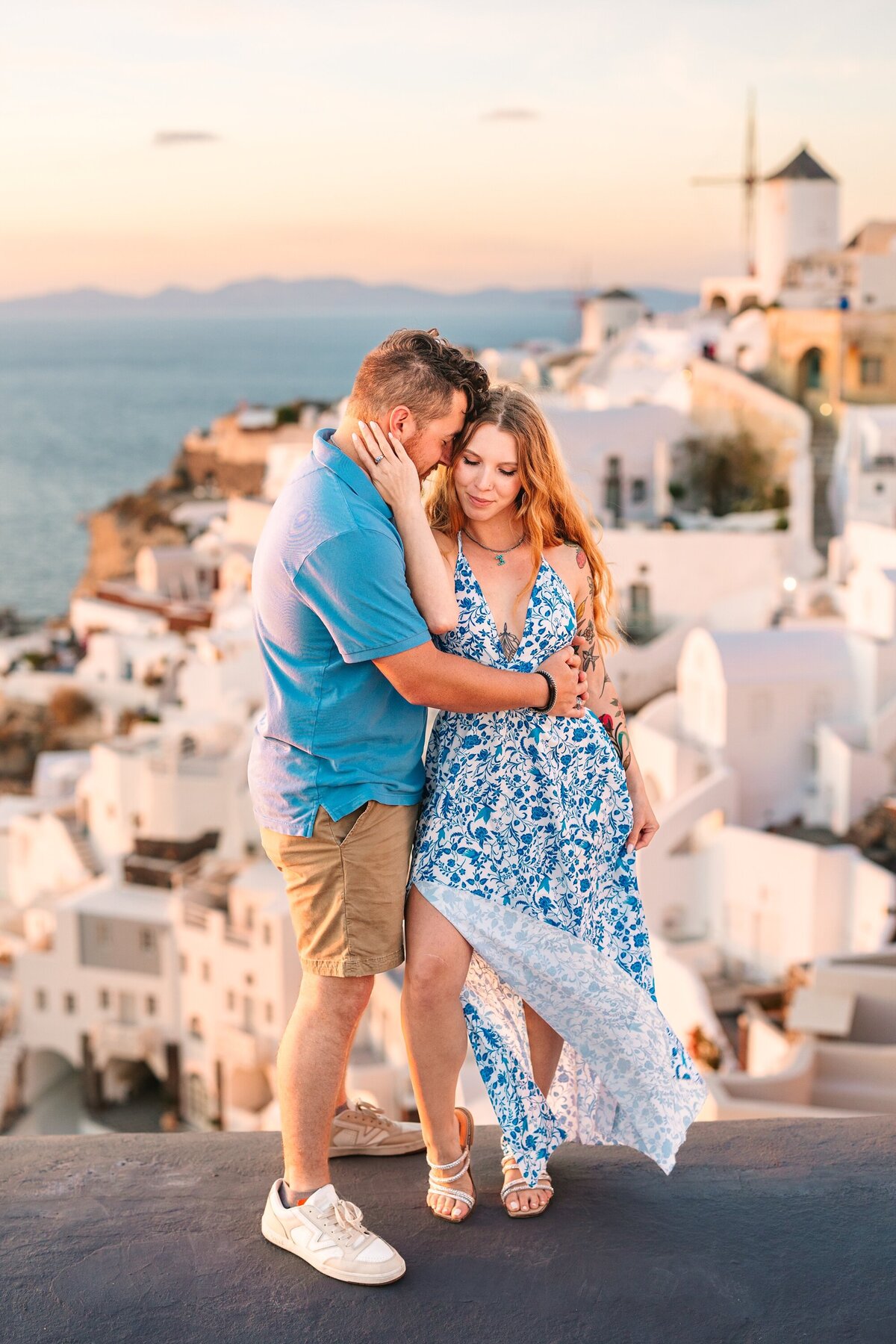Kelly_Payeur_Photography_Santorini_Greece_Colorful_Engagement_Destination_Photographer_0015