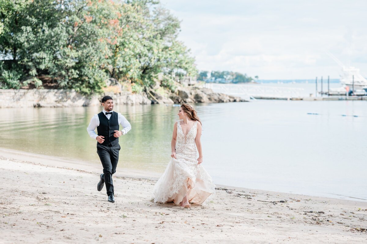 Wedding-photographer-Mamaroneck-beach-and-yacht-club