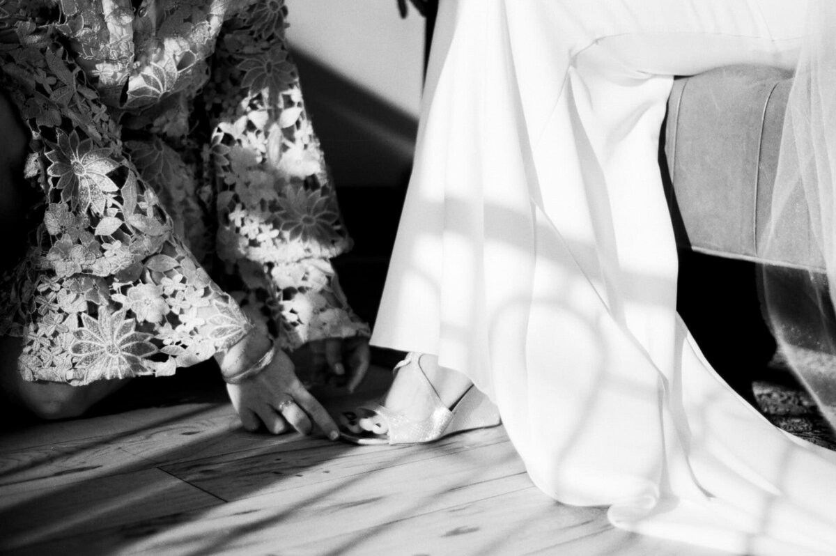 bride getting ready photos