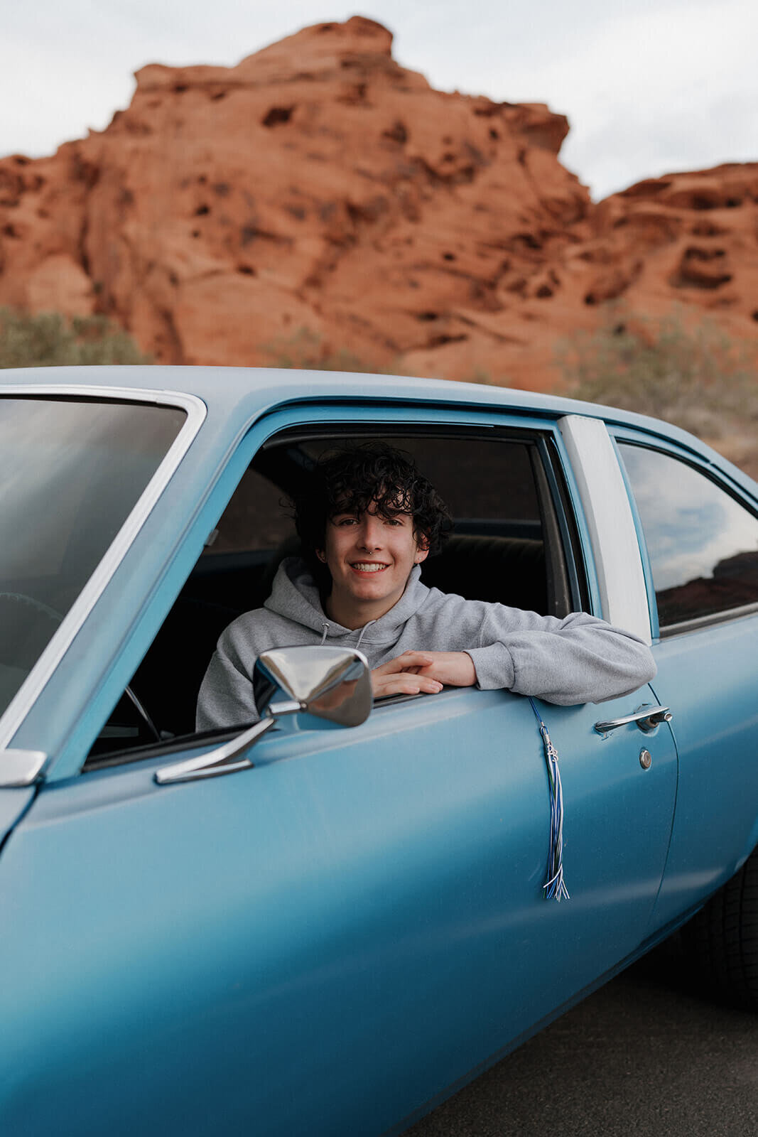 Senior-session-in-a-car-in-the-desert-Las-Vegas-Rachel-Murray