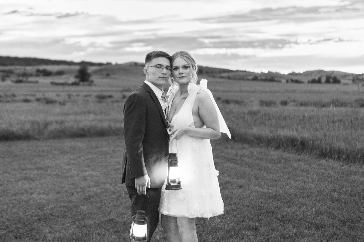 wanderingwildemedia-farmhousebarn-sturgisweddingphotographer-3386