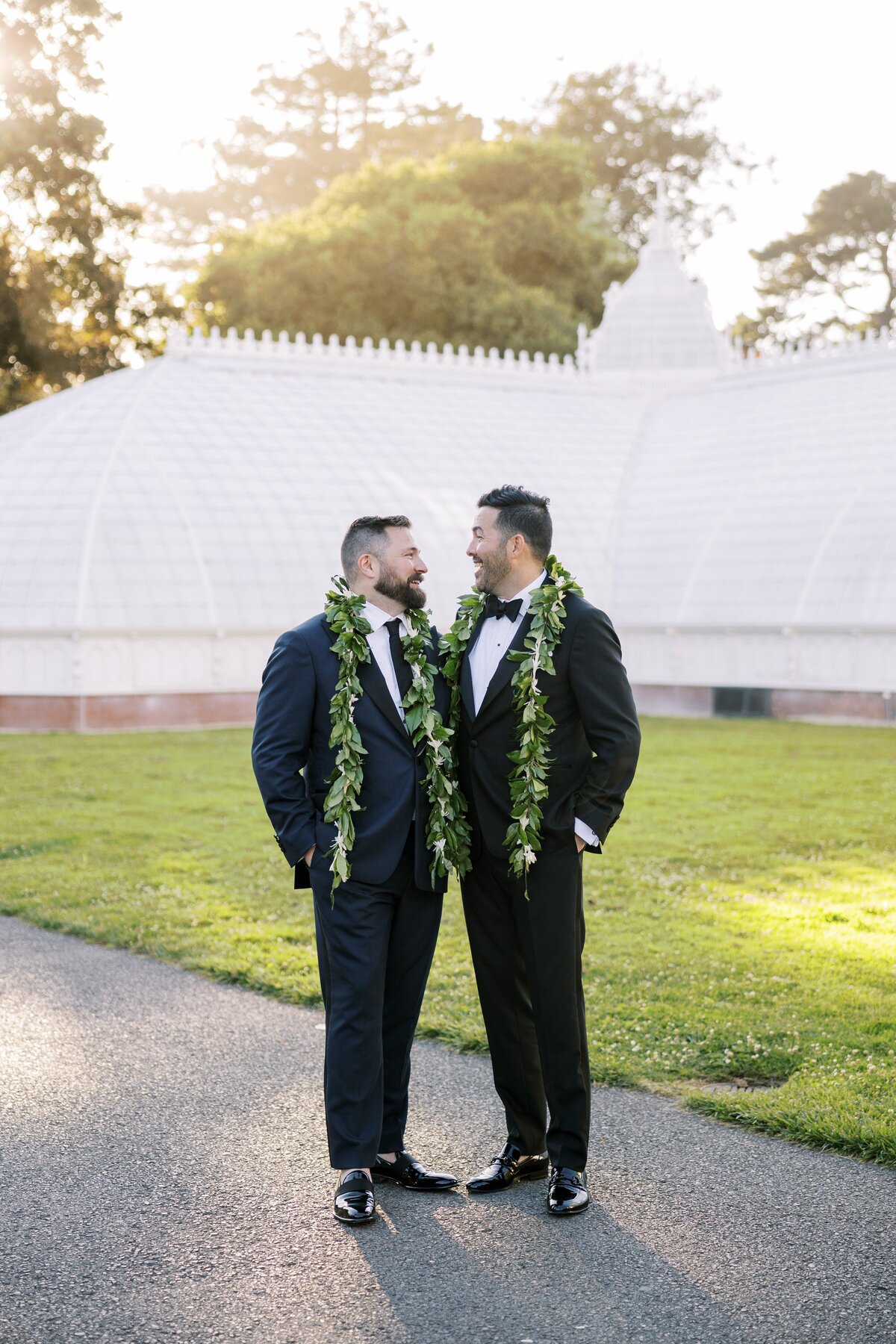 Conservatory-Flowers_Matt-Kyle_Hannah-Berglund-Photography_Sneaks-44