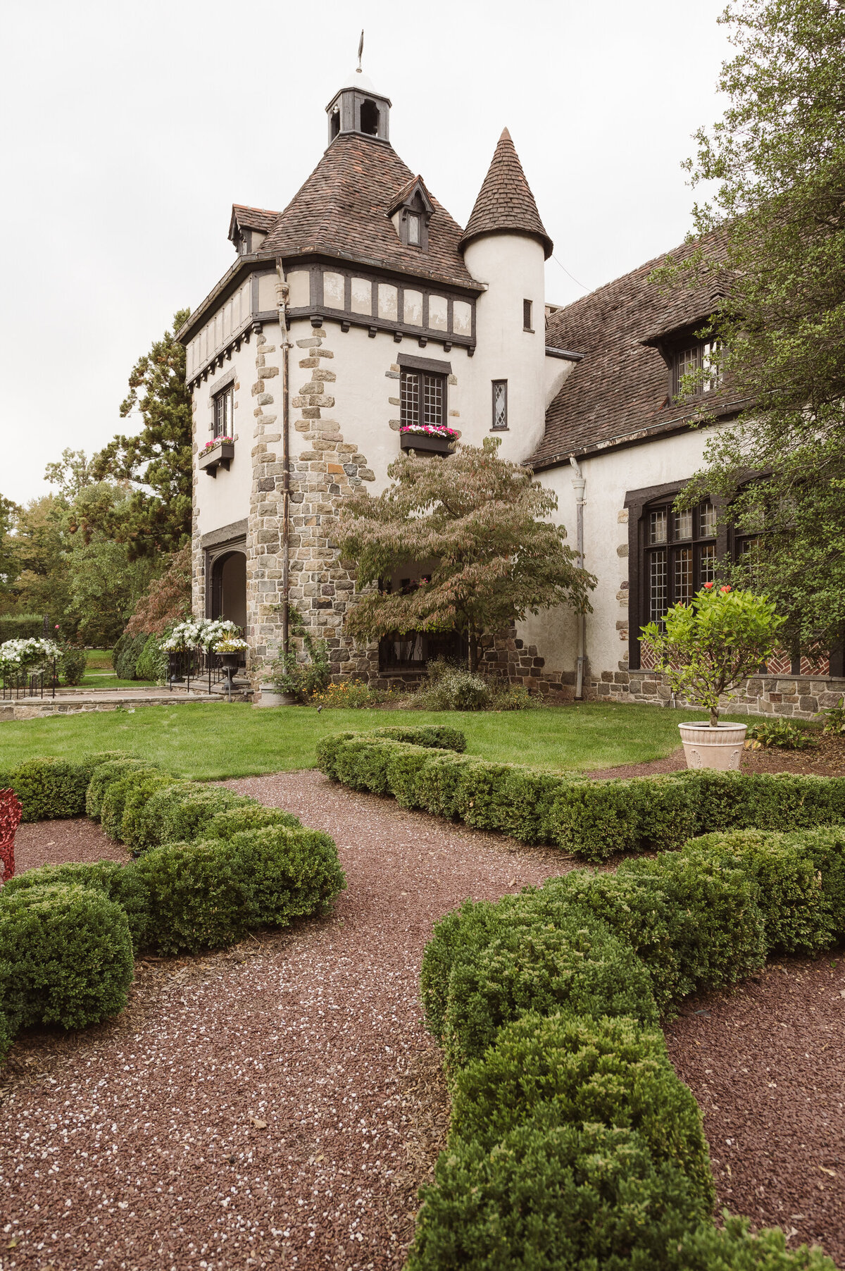Storybook fairytale wedding photos at pleasantdale chateau nj by suess moments photographer