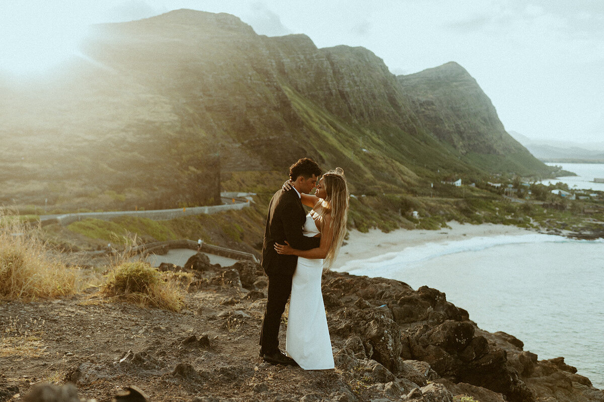 emilee setting photo oahu hawaii elopement23n