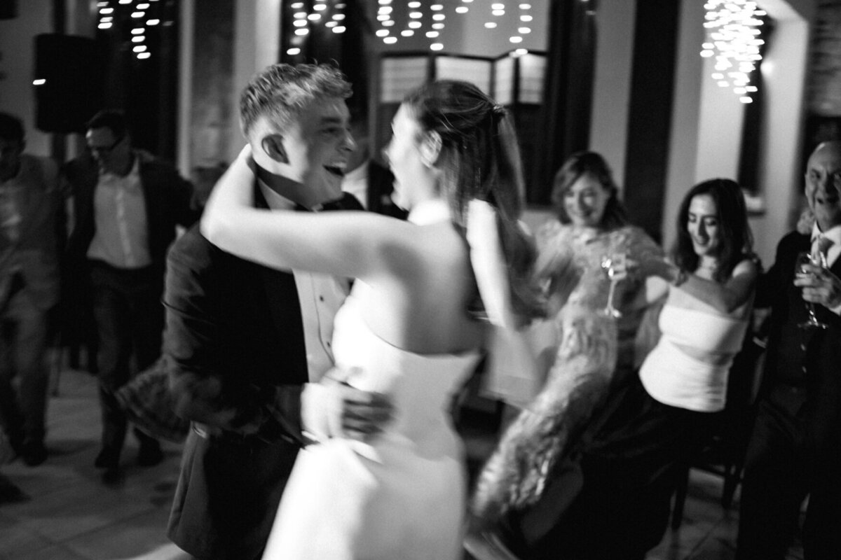 destination-wedding-first-dance-chateau-courtyard5