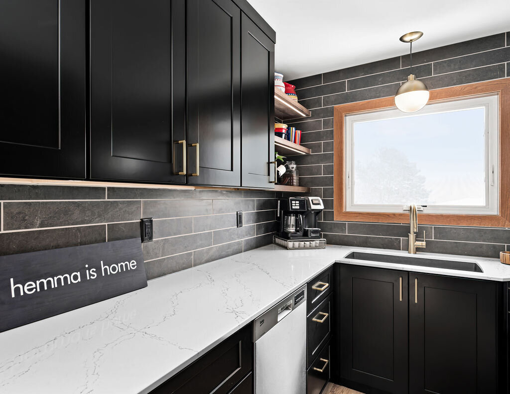 black-moody-kitchen-design-04