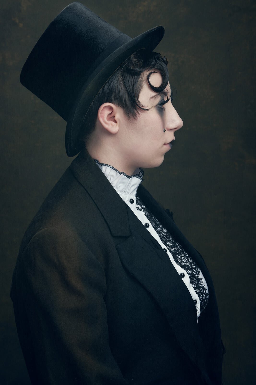 Elegant High School Senior Portrait Photographer In Classic Attire-08