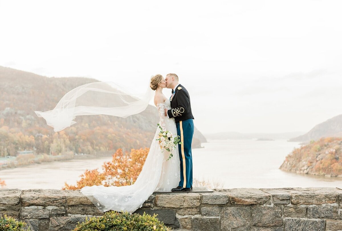 jenniferlarsenphoto.com logo