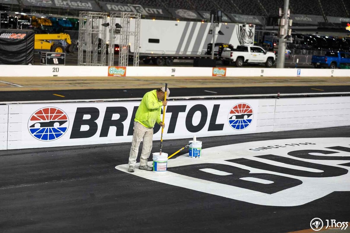 BRISTOL-MOTOR-SPEEDWAY-COMMERCIAL-PAINTING-J.ROSS-25-2