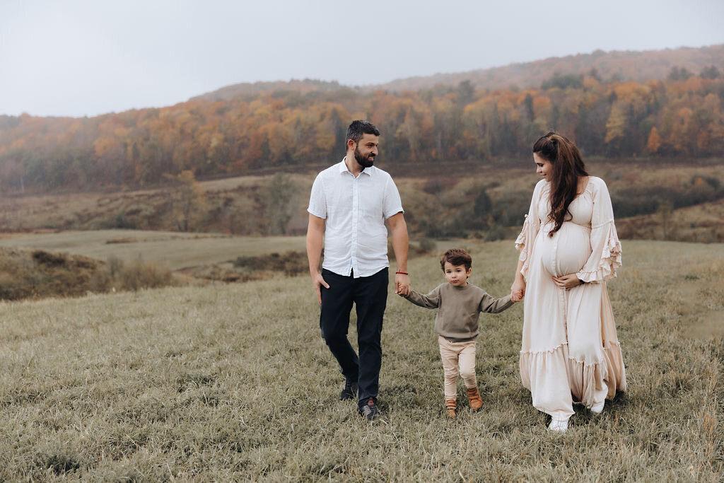 Gatineau Hills Maternity Photos - Maiora Studios - Vanja Family 4