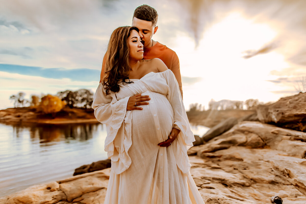 Affordable maternity session on the lake | Burleson, Texas Family and Newborn Photographer