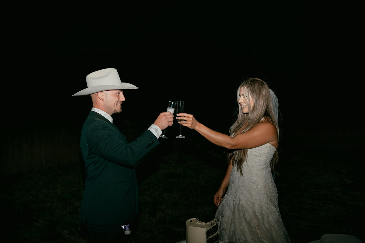 presley-gray-photo-boho-glacier-park-elopement-9539