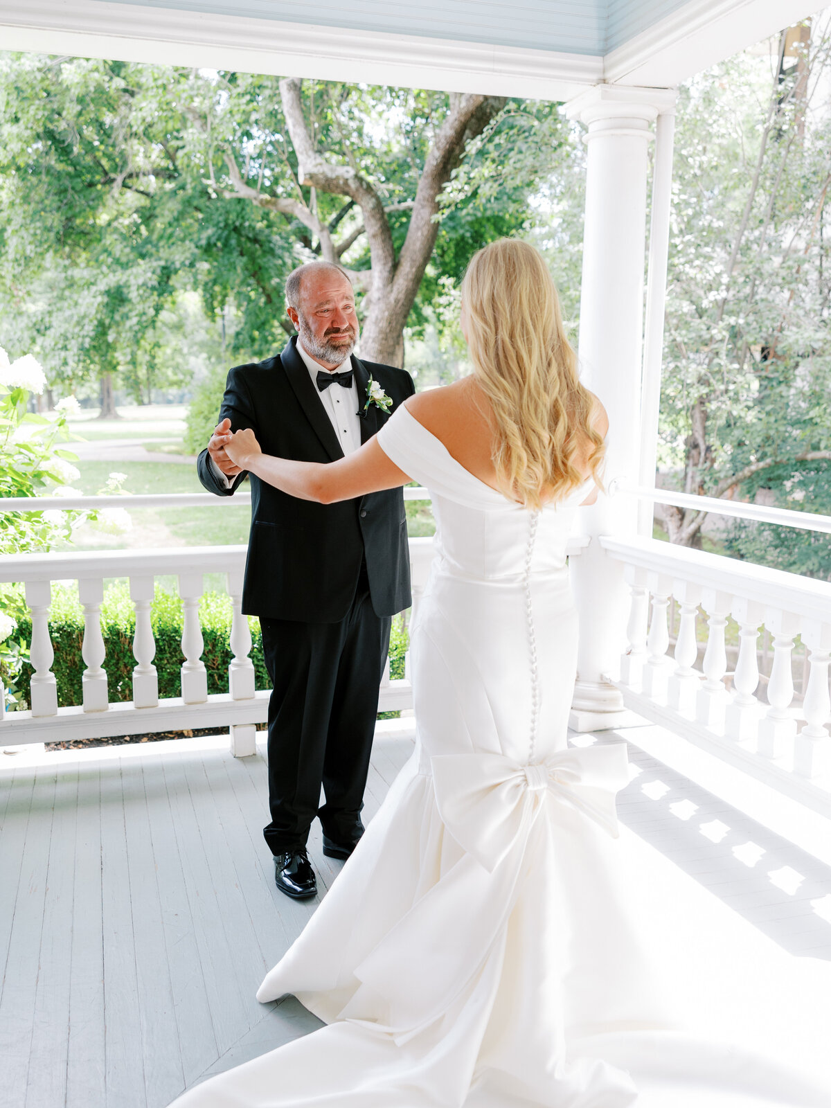 Arkansas Inn at Carnall Hall Wedding | Shalae Byrd-22