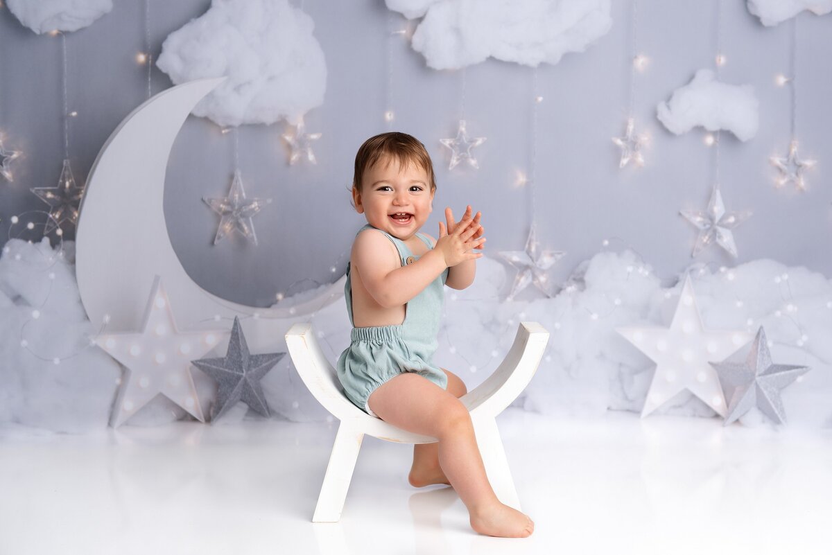 Twinkle twinkle little star cake smash photoshoot in West Palm Beach Florida.