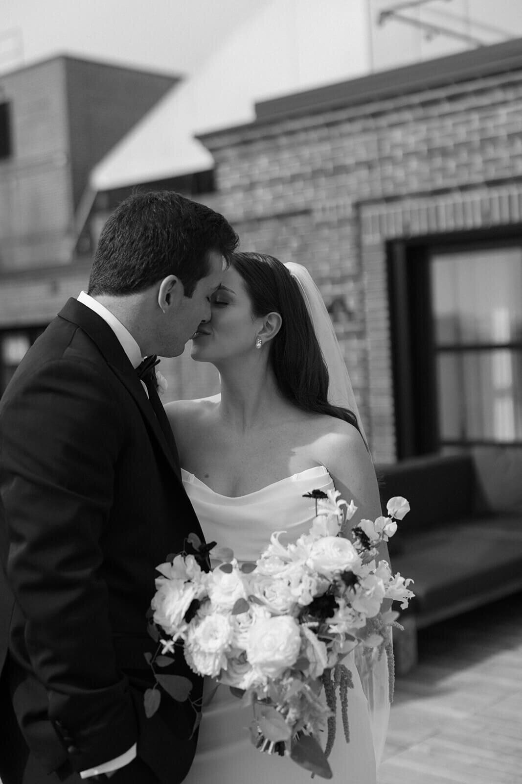emily-drew-wedding-bouquet-dc-fall-springvale-floral