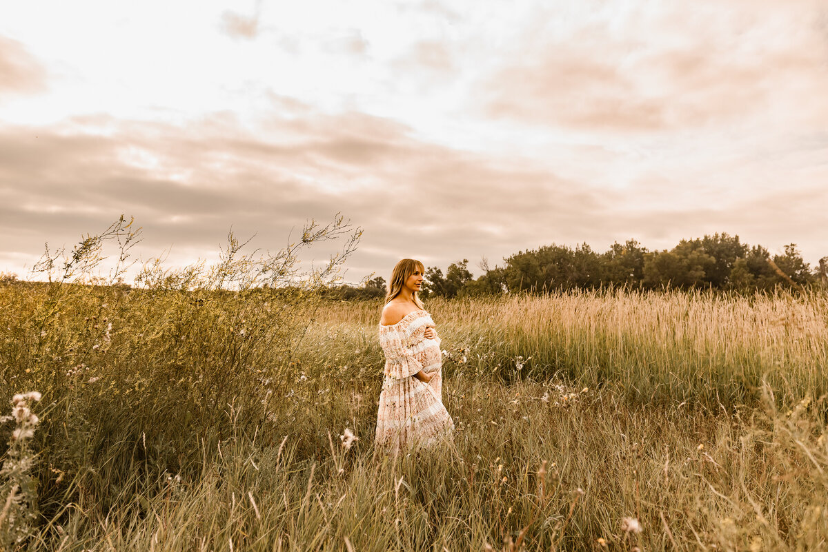 baker-maternity-bismarck-outdoors-4588