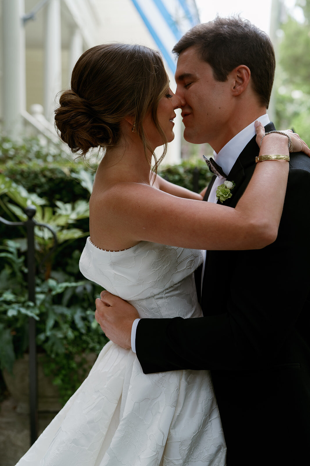 Classic Charleston Wedding with green & white at Hibernian Hall by Sarah Bradshaw 0158