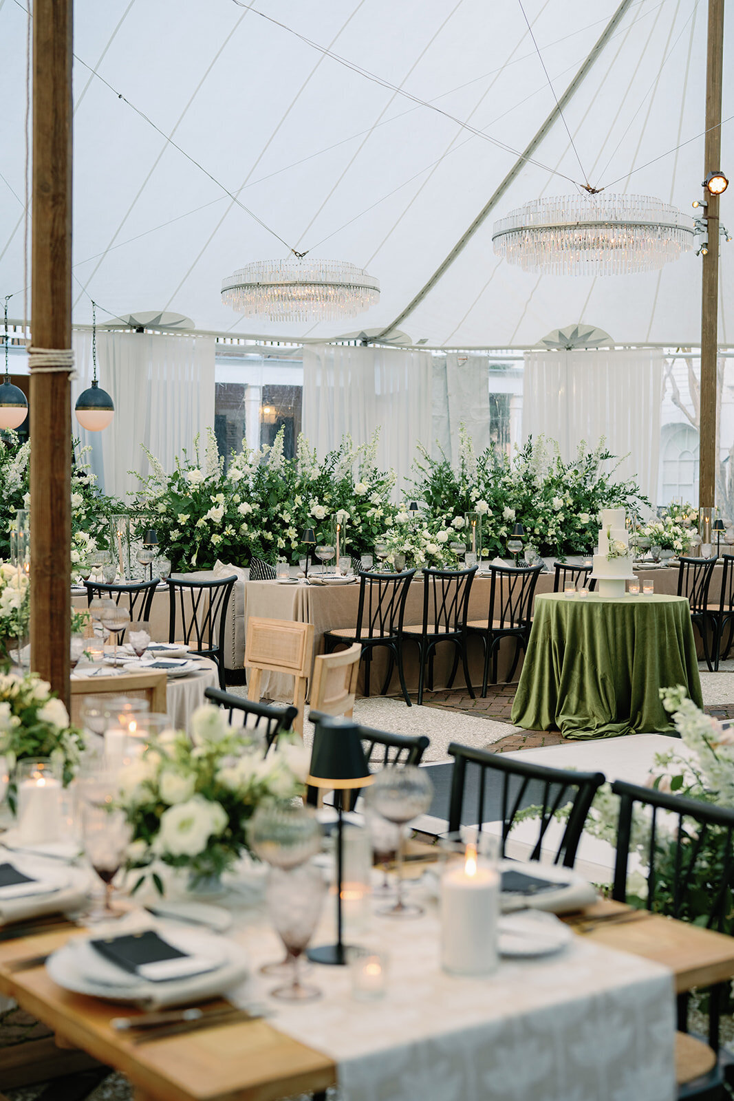 elevated_neutral_tones_governor_thomas_bennett_house_charleston_destination_wedding_photographer_wedding_Kailee_DiMeglio_Photography-1206