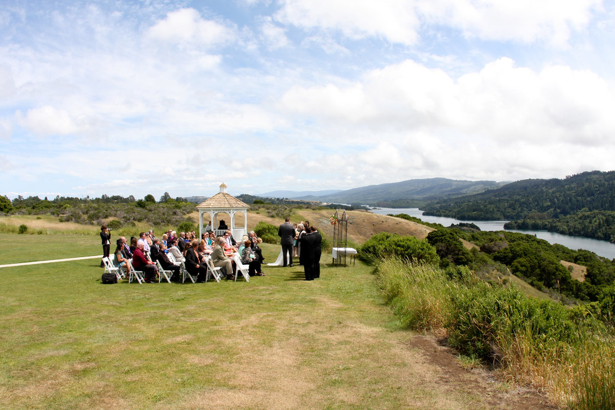 ceremony at golf course overlooking bluffs