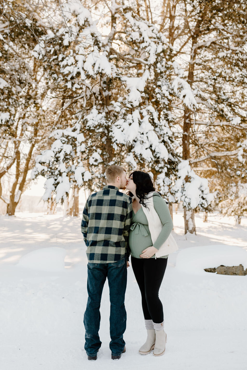christina_ney_photography_wedding_engagement_lifestyle_photographer_dubuque_iowa_wedding_planning_assistance_adventurous_bold_laidback Family Photography59
