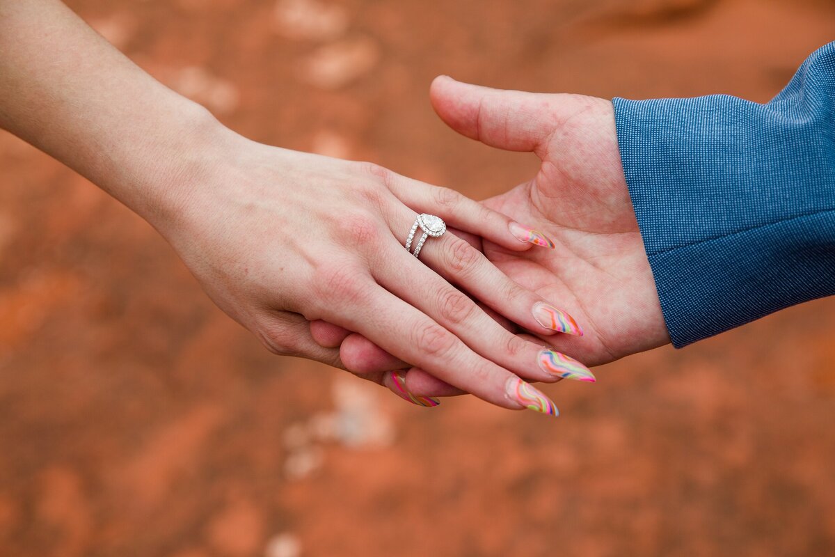 Bell Rock_Sedona_Danielle_Holman_Photography_Engagement_0004