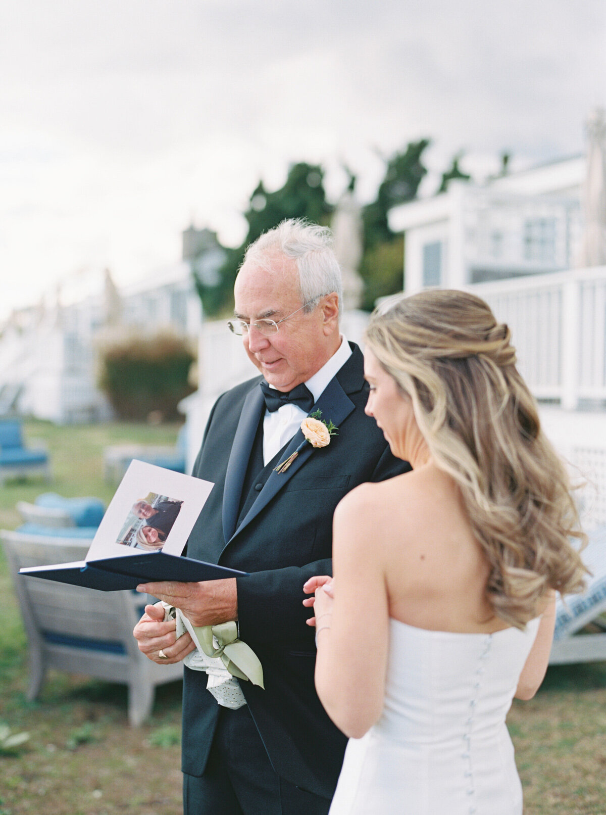 Emily March Photography Wilmington, North Carolina and Destination Wedding Engagement Photographer Heirloom Photography for Memorable Gatherings Light Airy Sentimental Imagery Images Weddings_Castle Hill Inn Wedding - 019