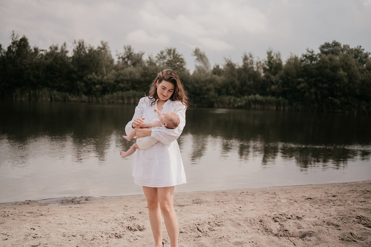 babyshoot-gezin-het-twiske-liefdevol leukfotografie9