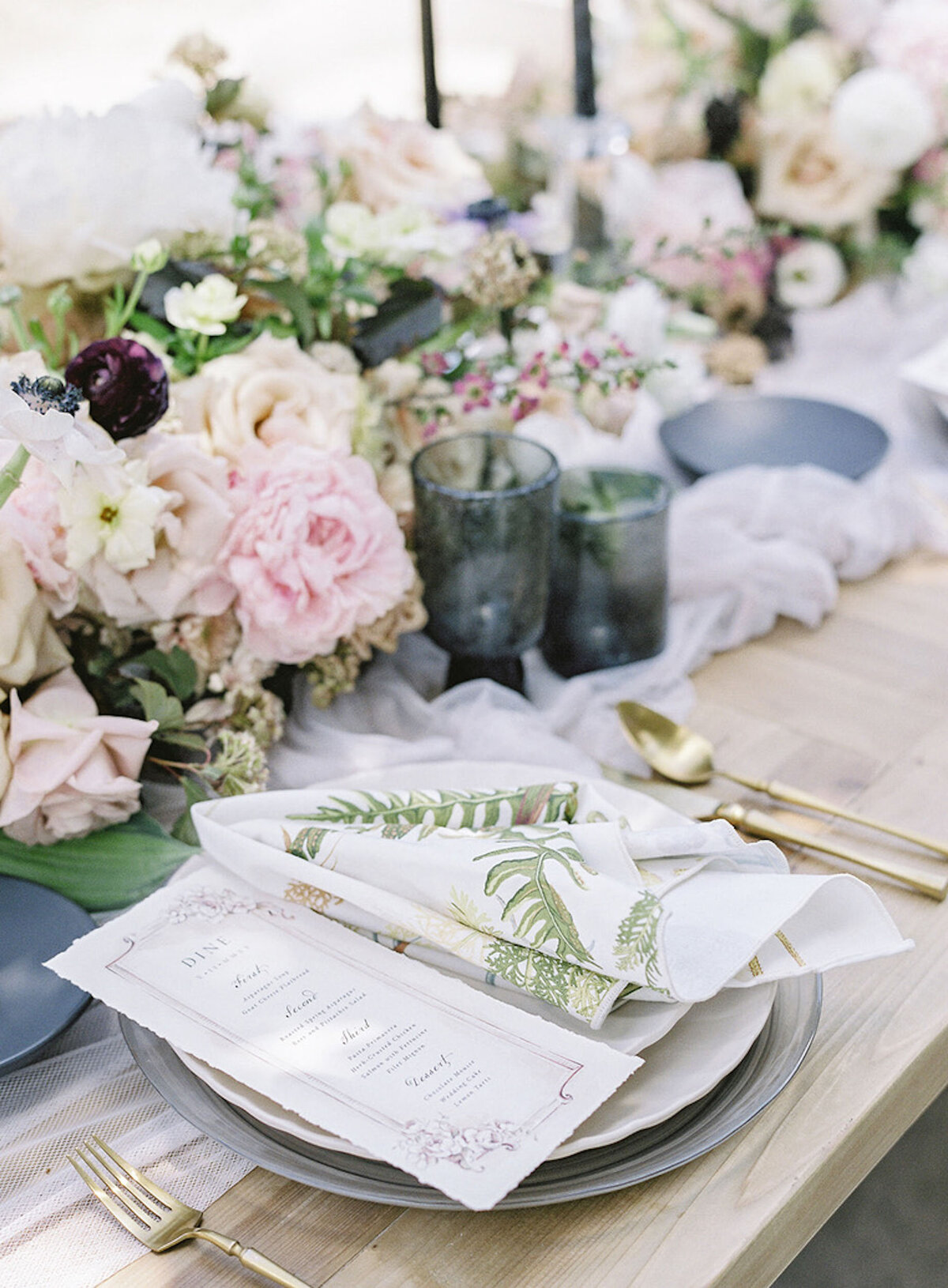 wedding-place-setting-napkins-2