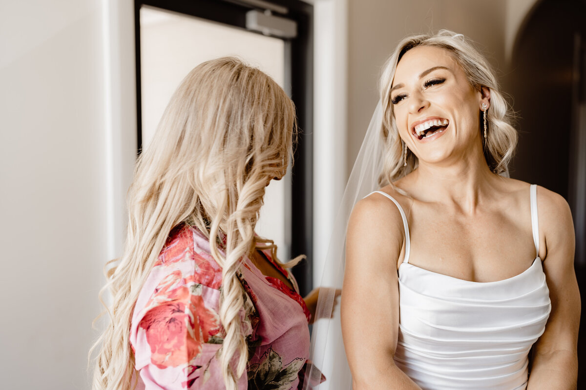 Rebecca and Kiel - Getting Ready - JessicaCarrollPhotographer-43