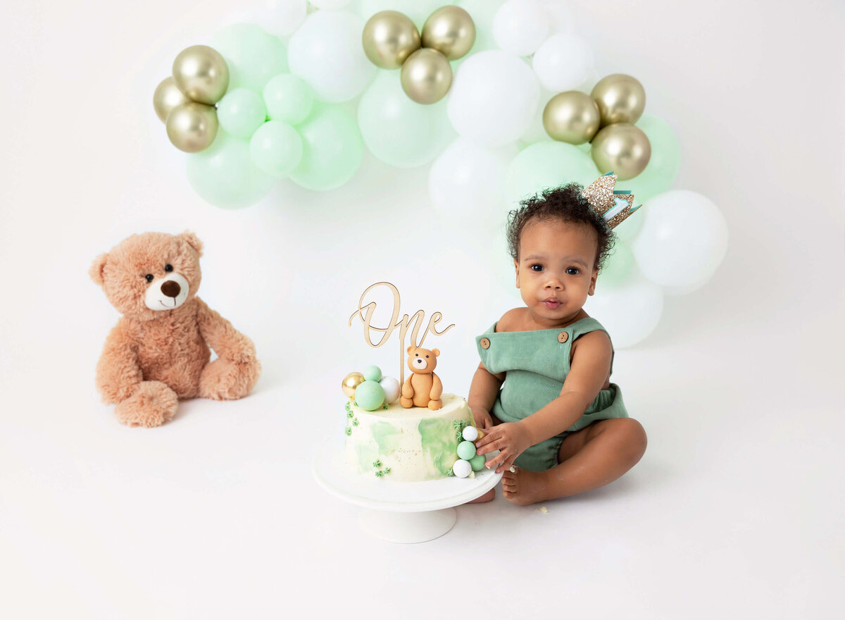 Mint white and gold balloon garland  baby boy wearing mint outfit for cake smash pictures by NYC cake smash photography