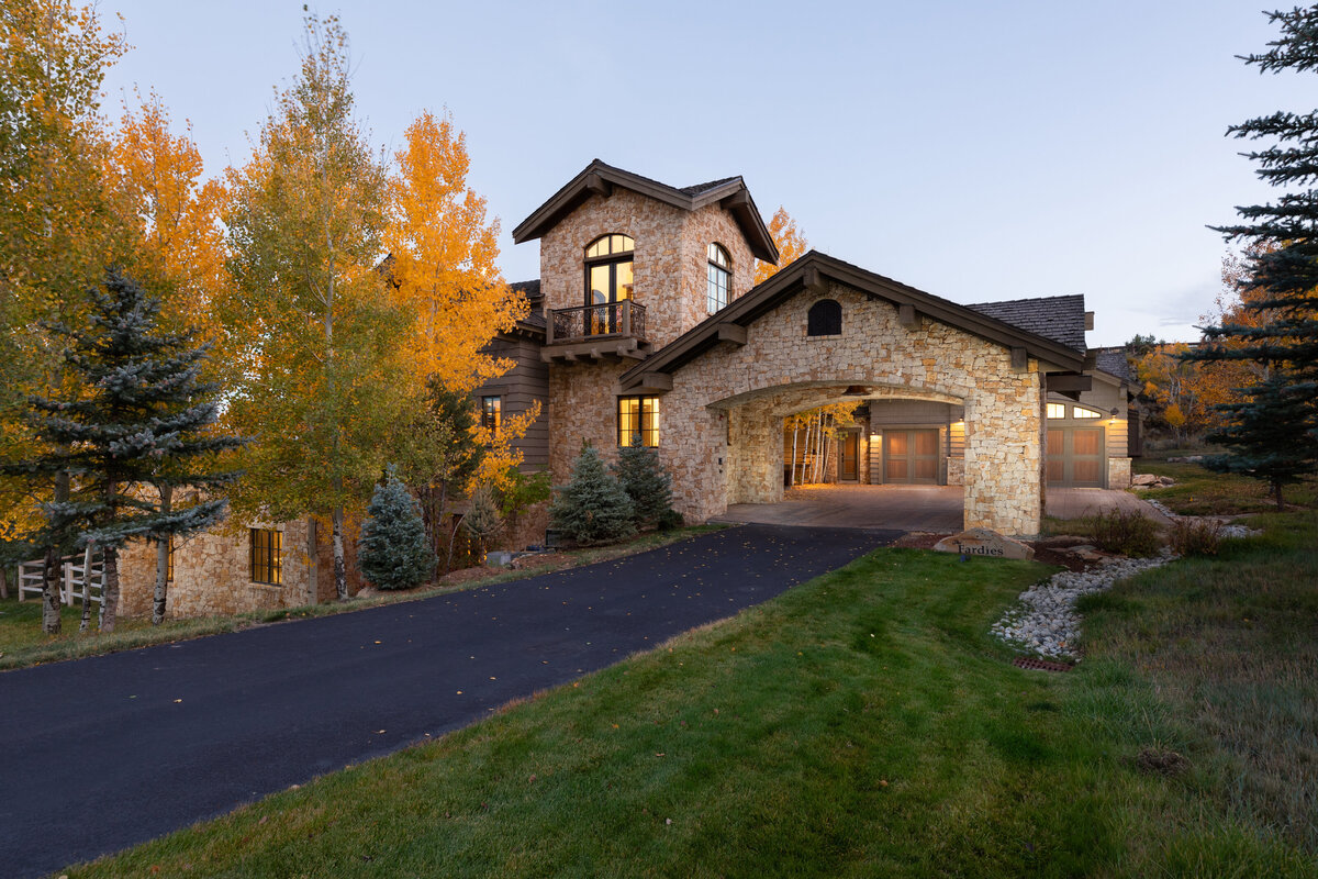 300_aspen_bluff_ln_exterior_front (2)