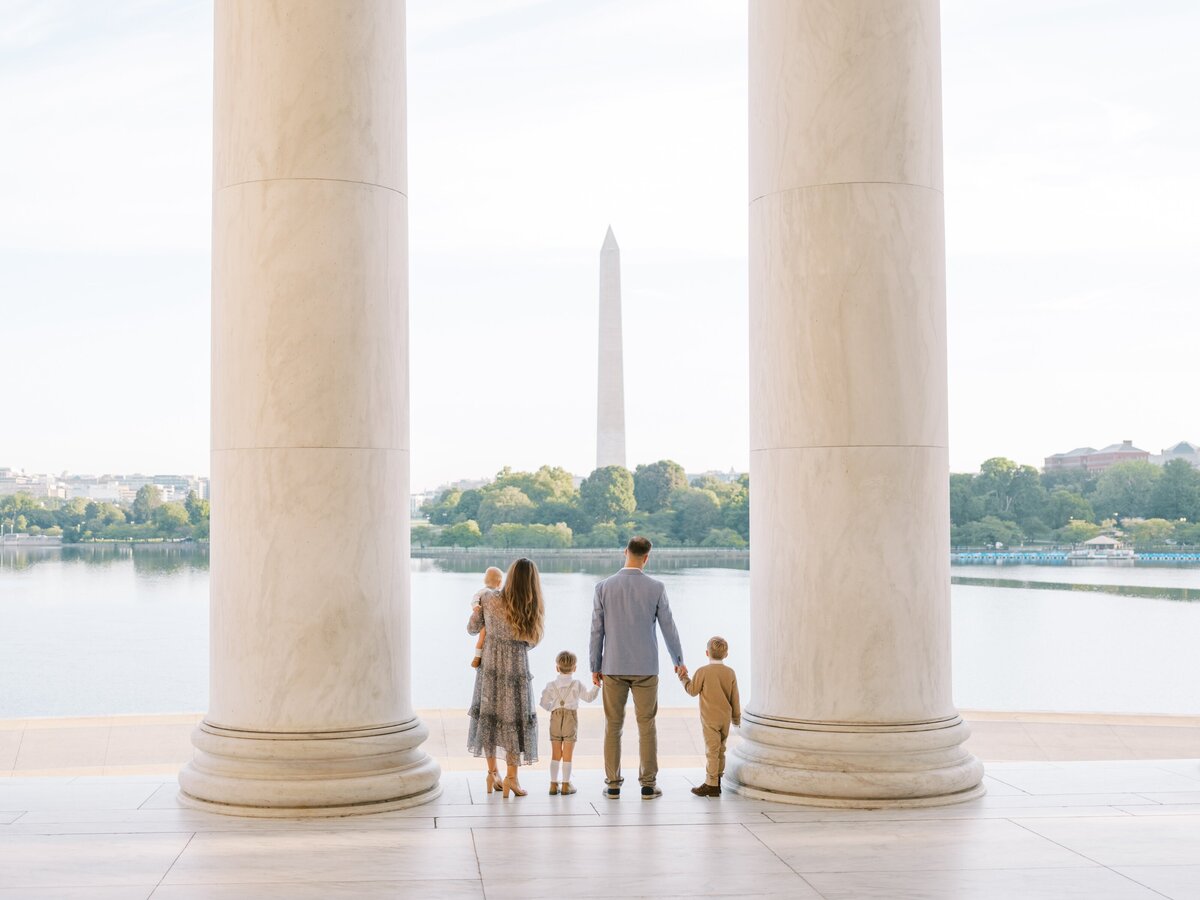 washington dc jefferson memorial family photo
