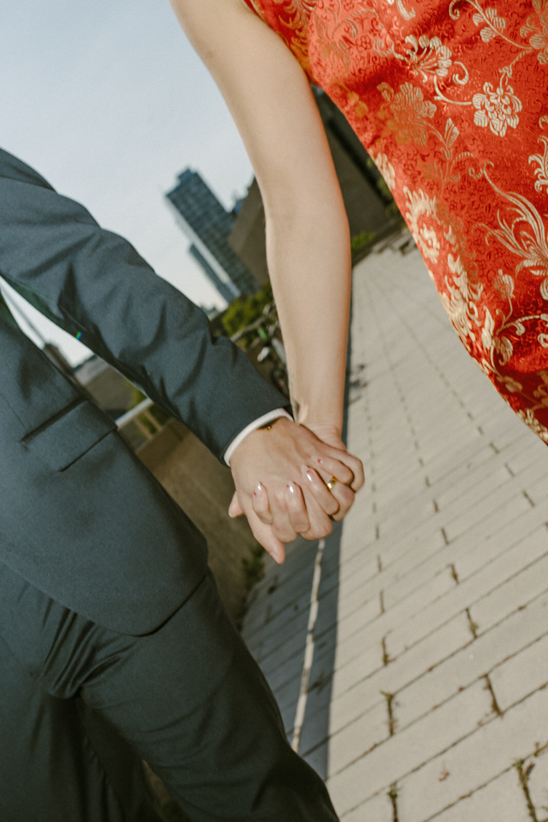 toronto-city-elopement-city-hall-ttc-subway-sugar-beach-fun-romantic-sumer-wedding-2758