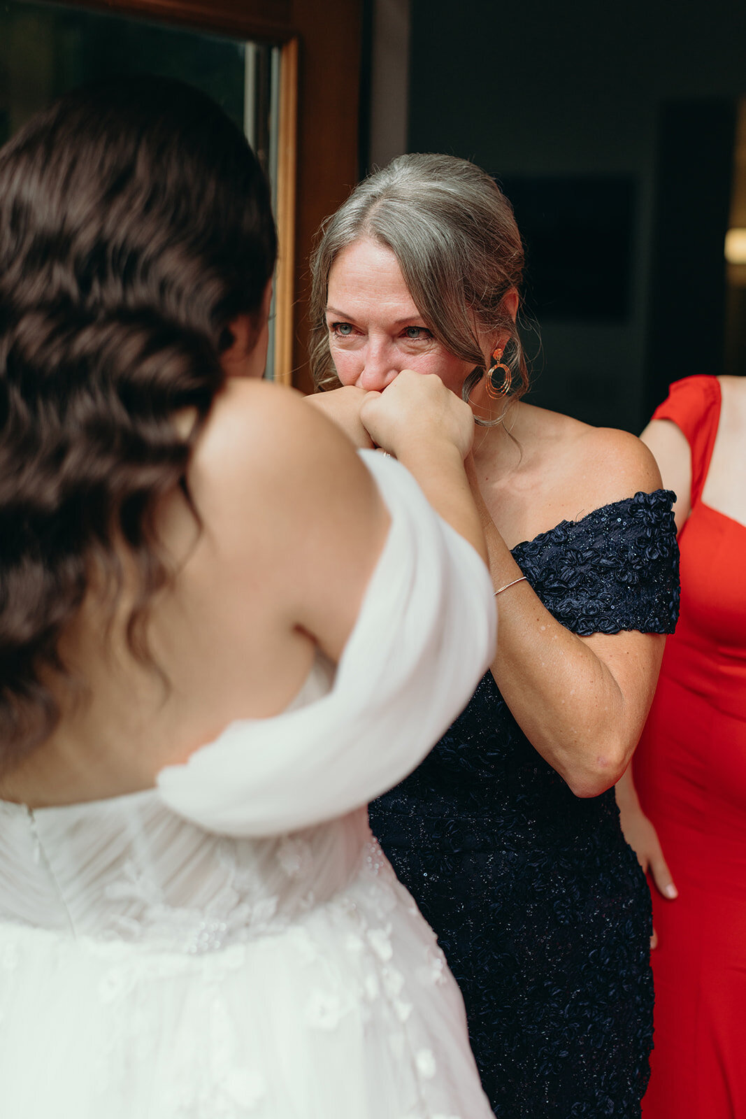 bride-mom-moment-vancouver-destination-wedding-portraits-thegodards