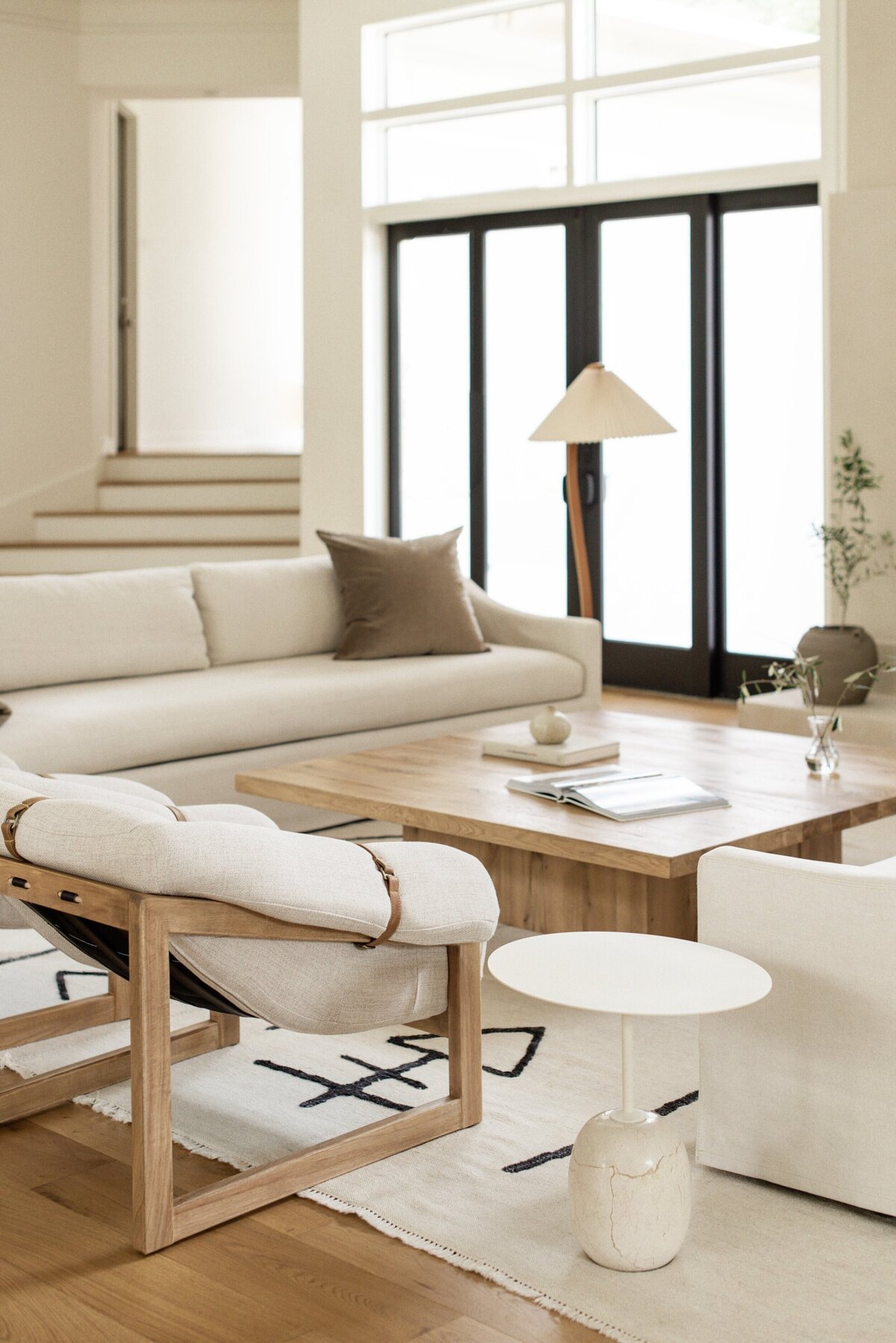 house-franc-toro-canyon-westlake-remodel-renovation-living-room-plaster-fireplace-slipcover-sofas-oak-wood-coffee-table-patina-vintage-caprani-floor-lamp-oak-floors-historic-neighborhood-austin-texas