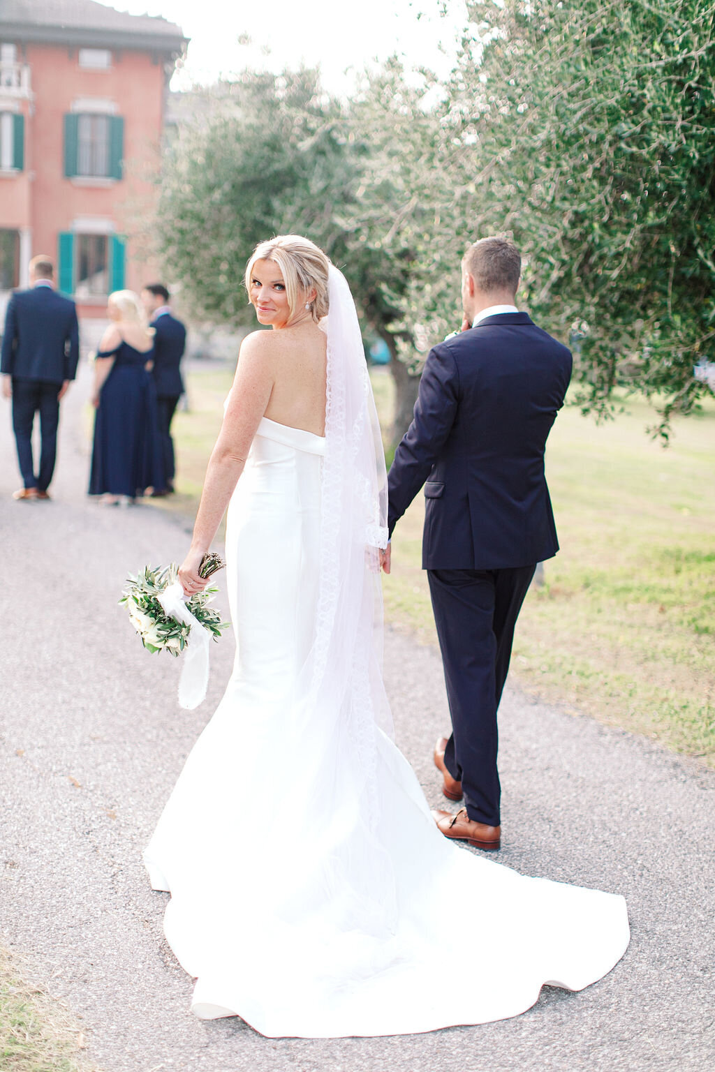 best-italy-wedding-photographer-soft-airy-lake-como-garda-mike-hannah-previews-30-7