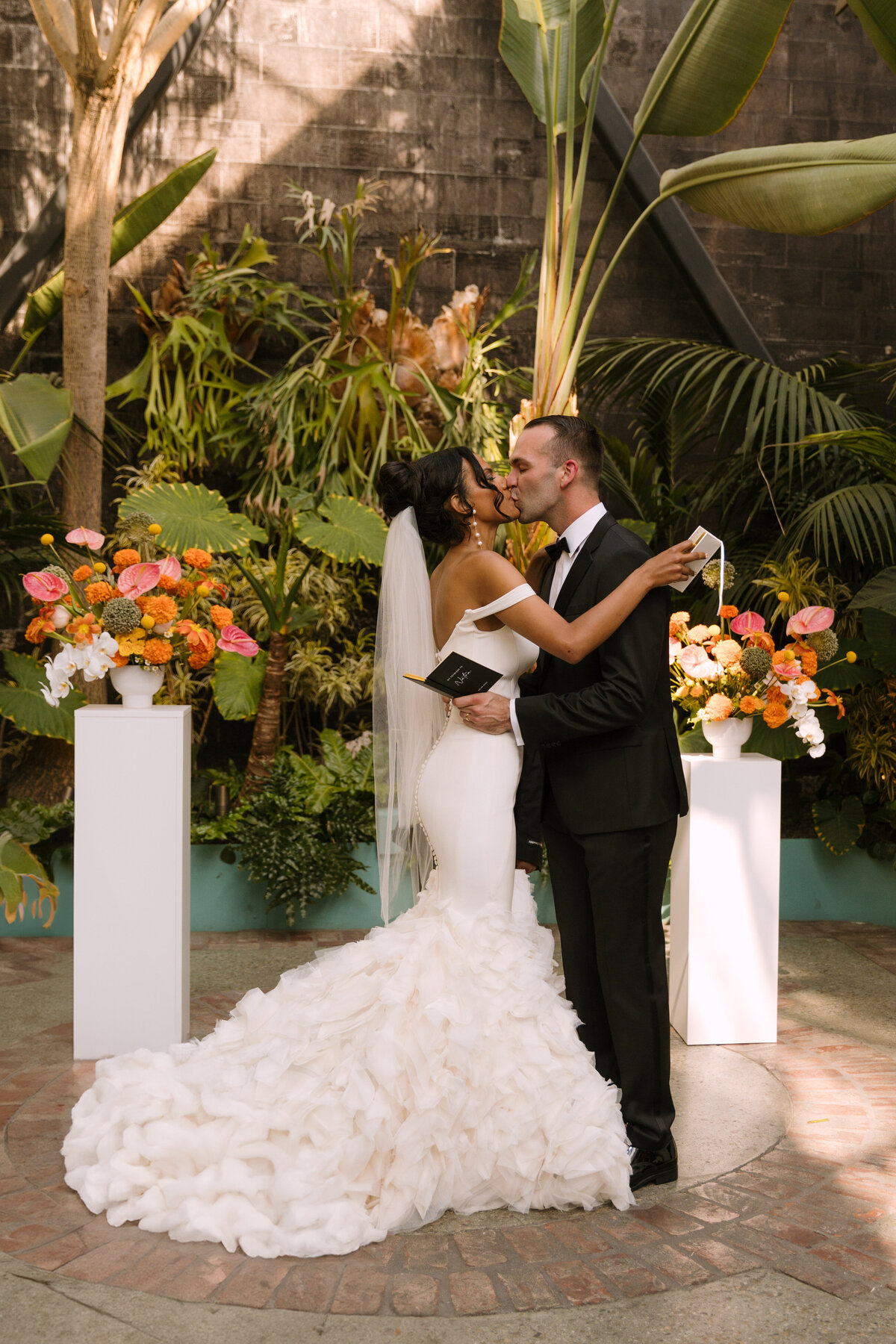 2023_los-angeles-tropical-wedding-adam-griffin-photo-24