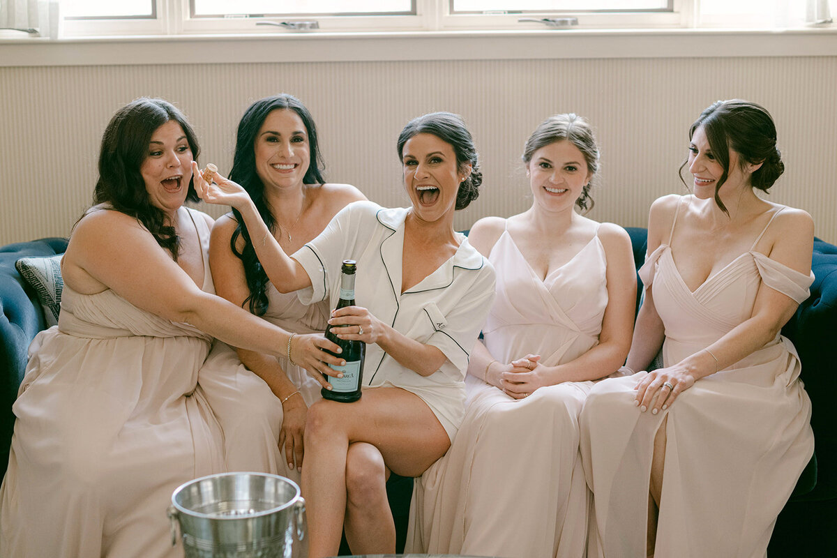 bella-luce-by-michelle-andrea-new-england-photographer-wedding-perry-family-getting-ready-201