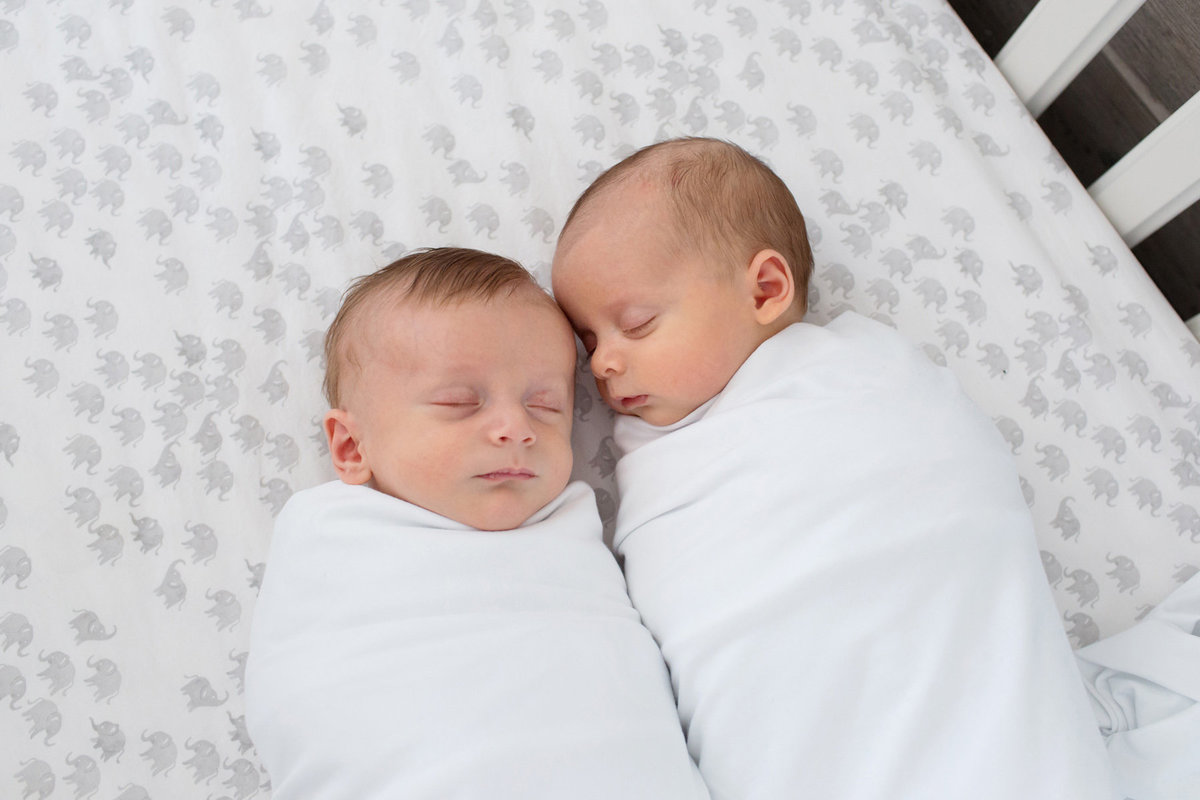 Wouk33-baby-twins-photos-home-st-louis-photographer