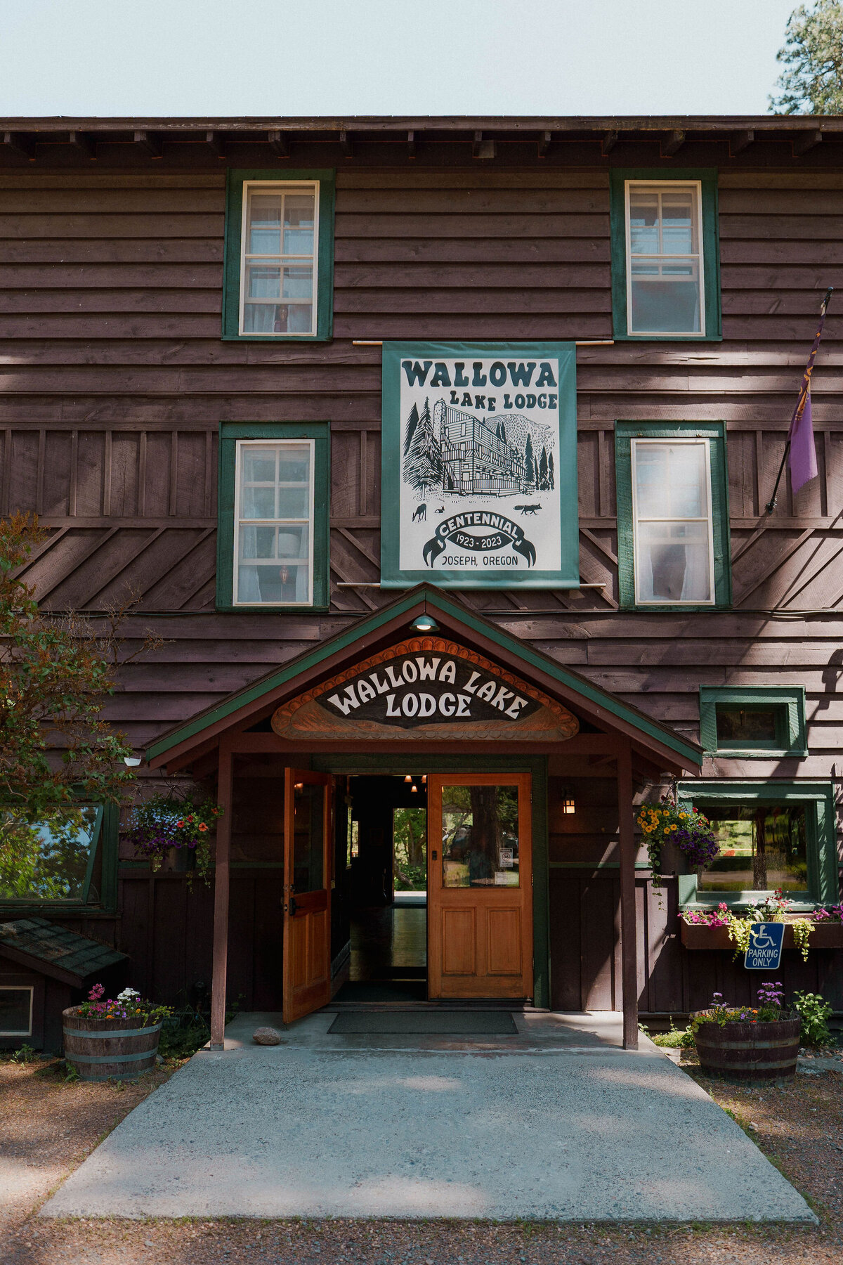 GettingReady_Brenda&JanieElopementPhotos_OregonWeddingPhotographer_KuroCreativeHouse-3