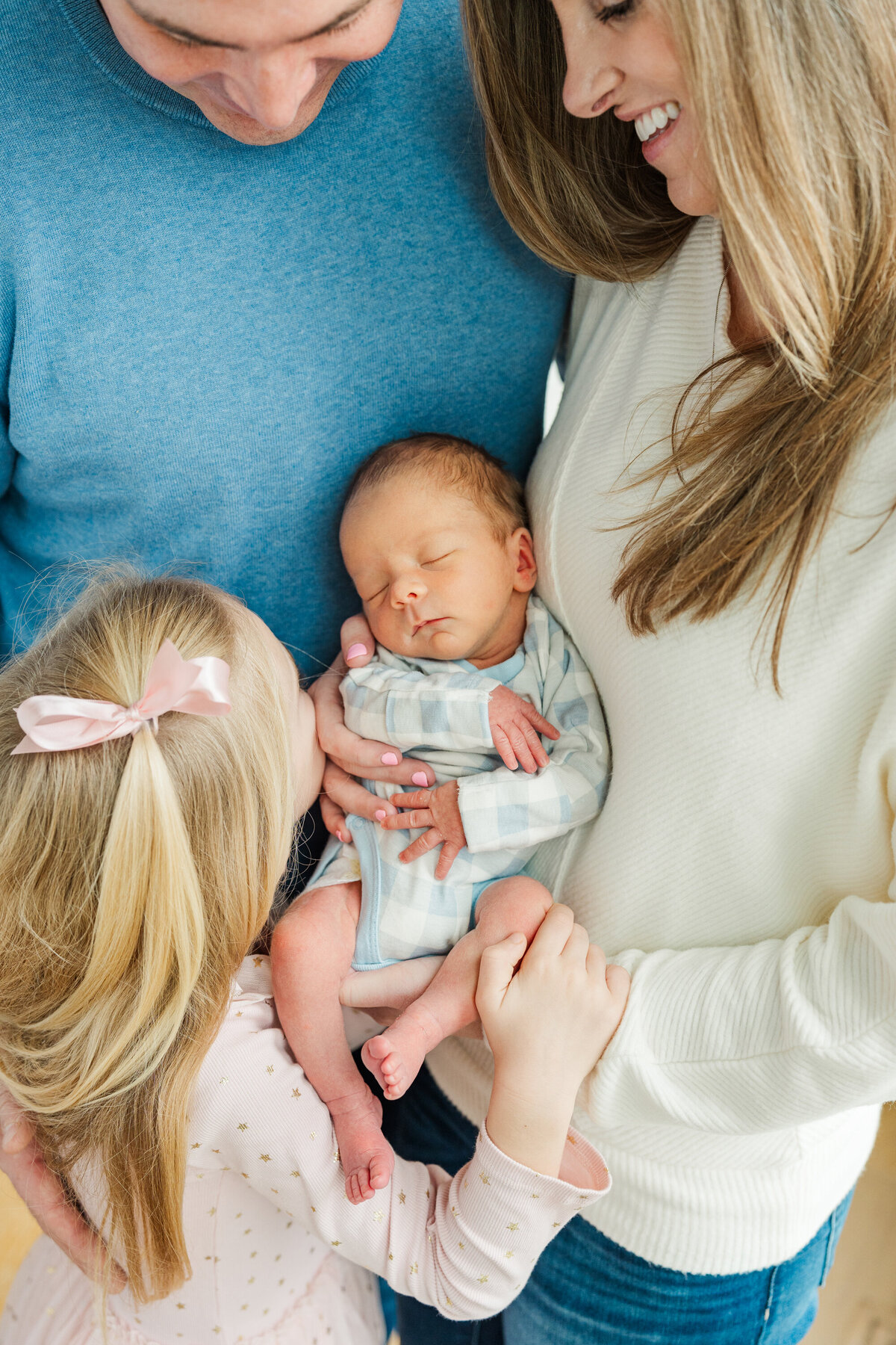 lifestyle in home newborn family session